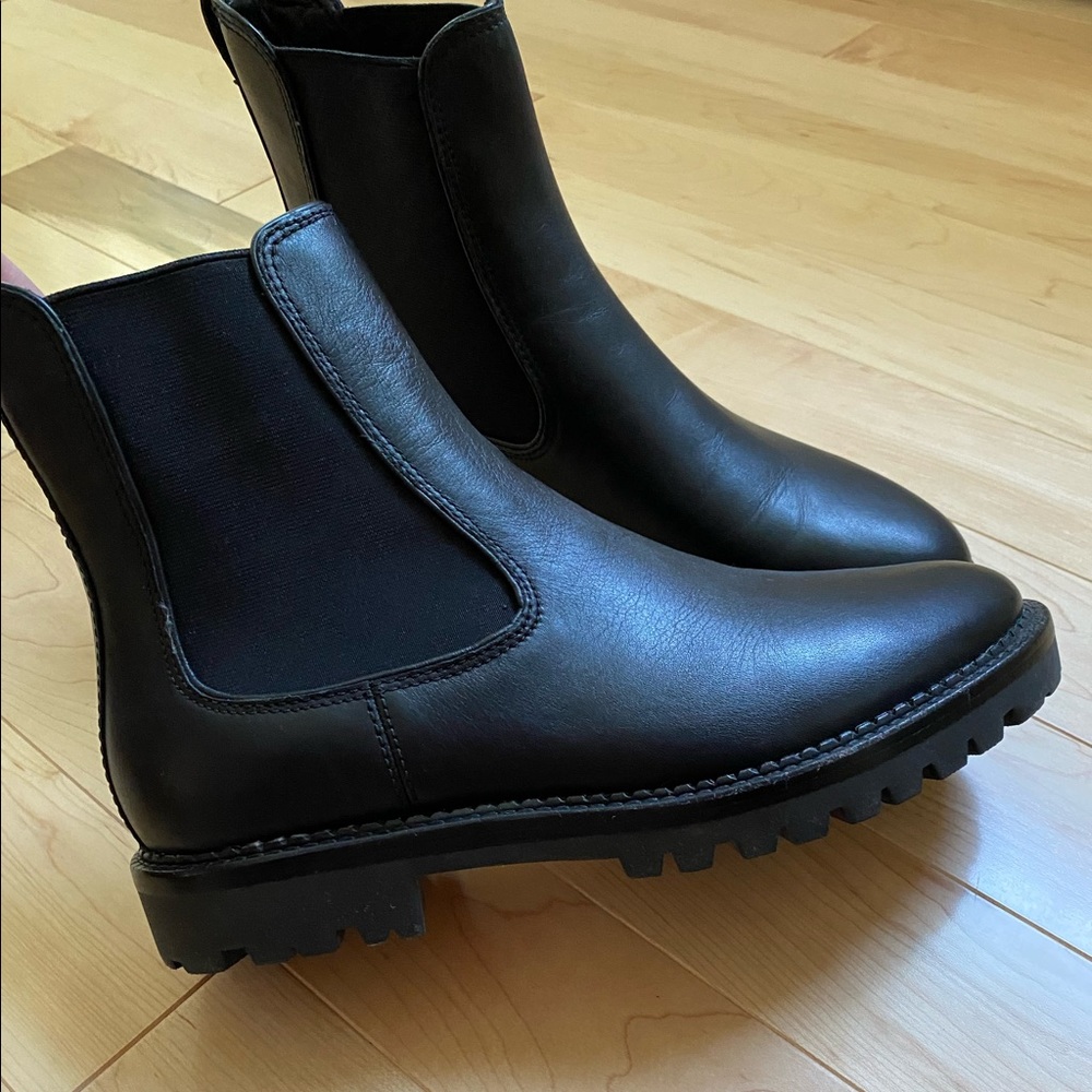 NEW Vince lugsole boots size 10